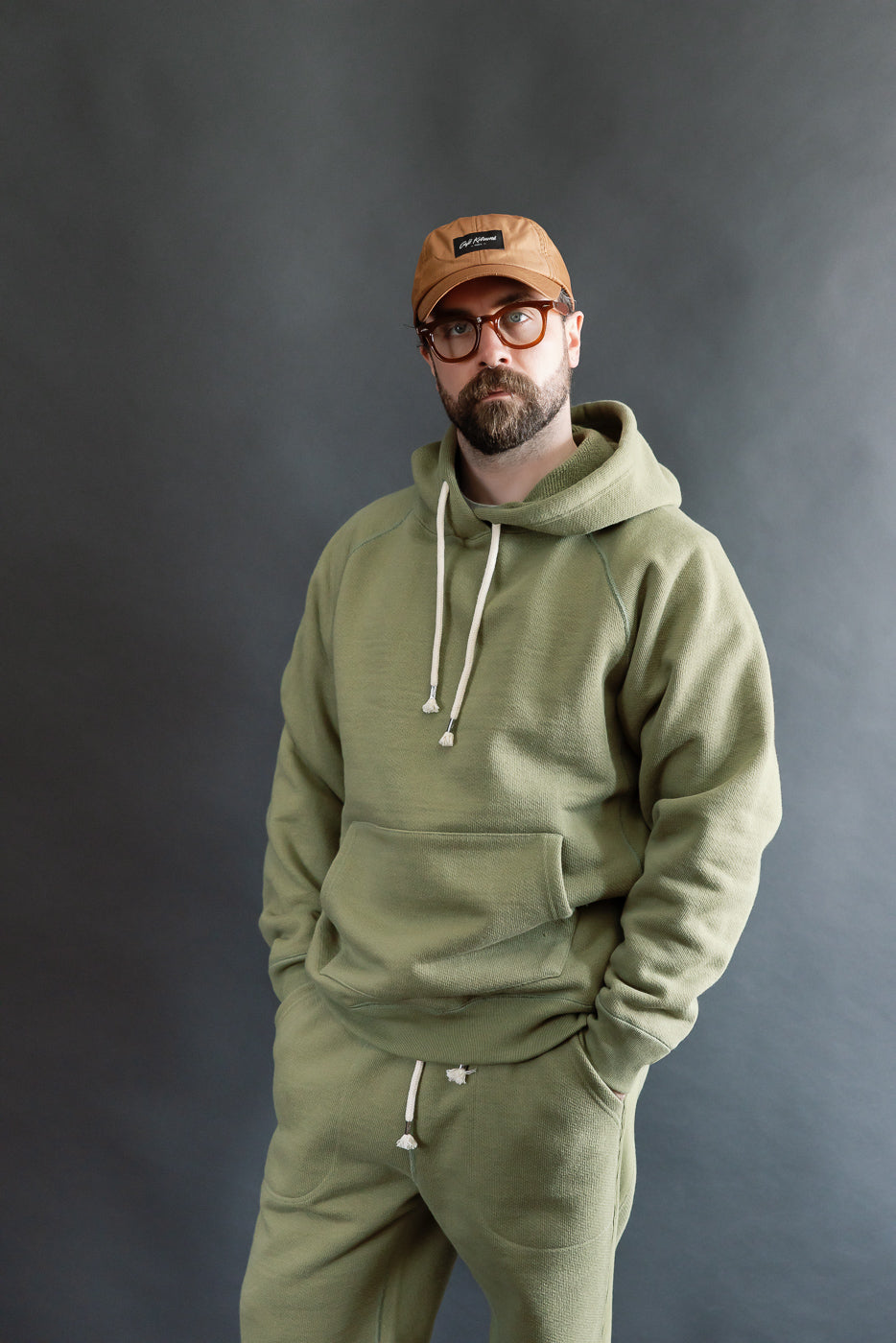 Front view, male model 5'9