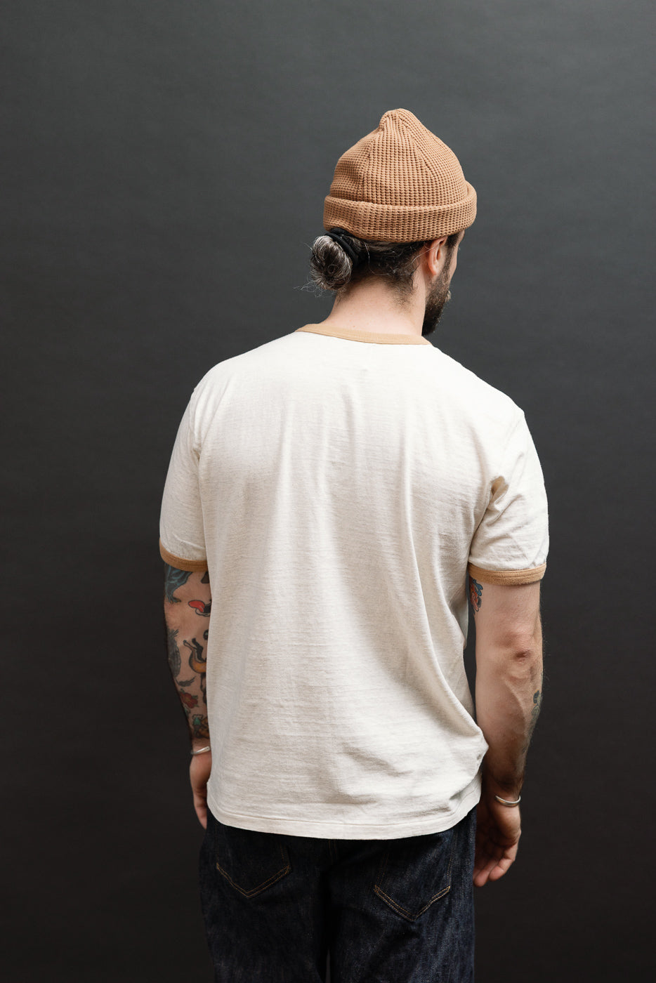 Back view, full body: Male model, 5'9