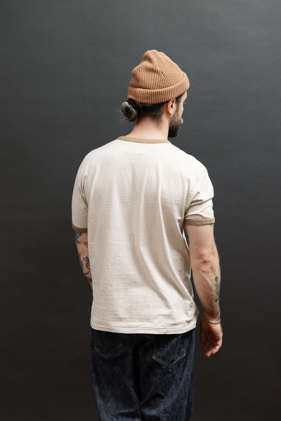 Back view of a male model, 5'9
