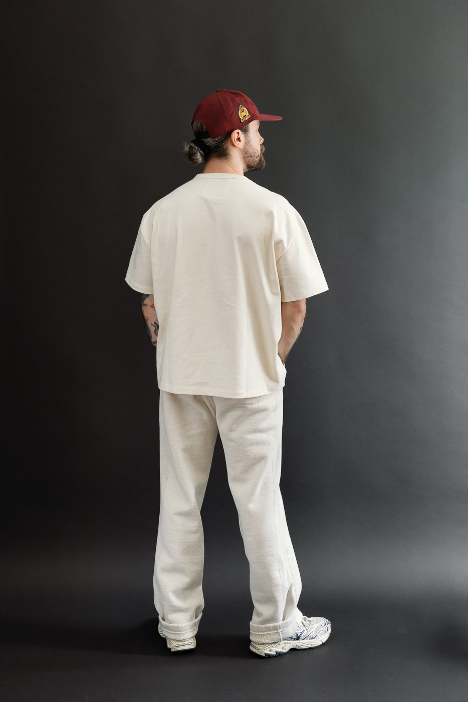 Full body back view of male model, 5'9