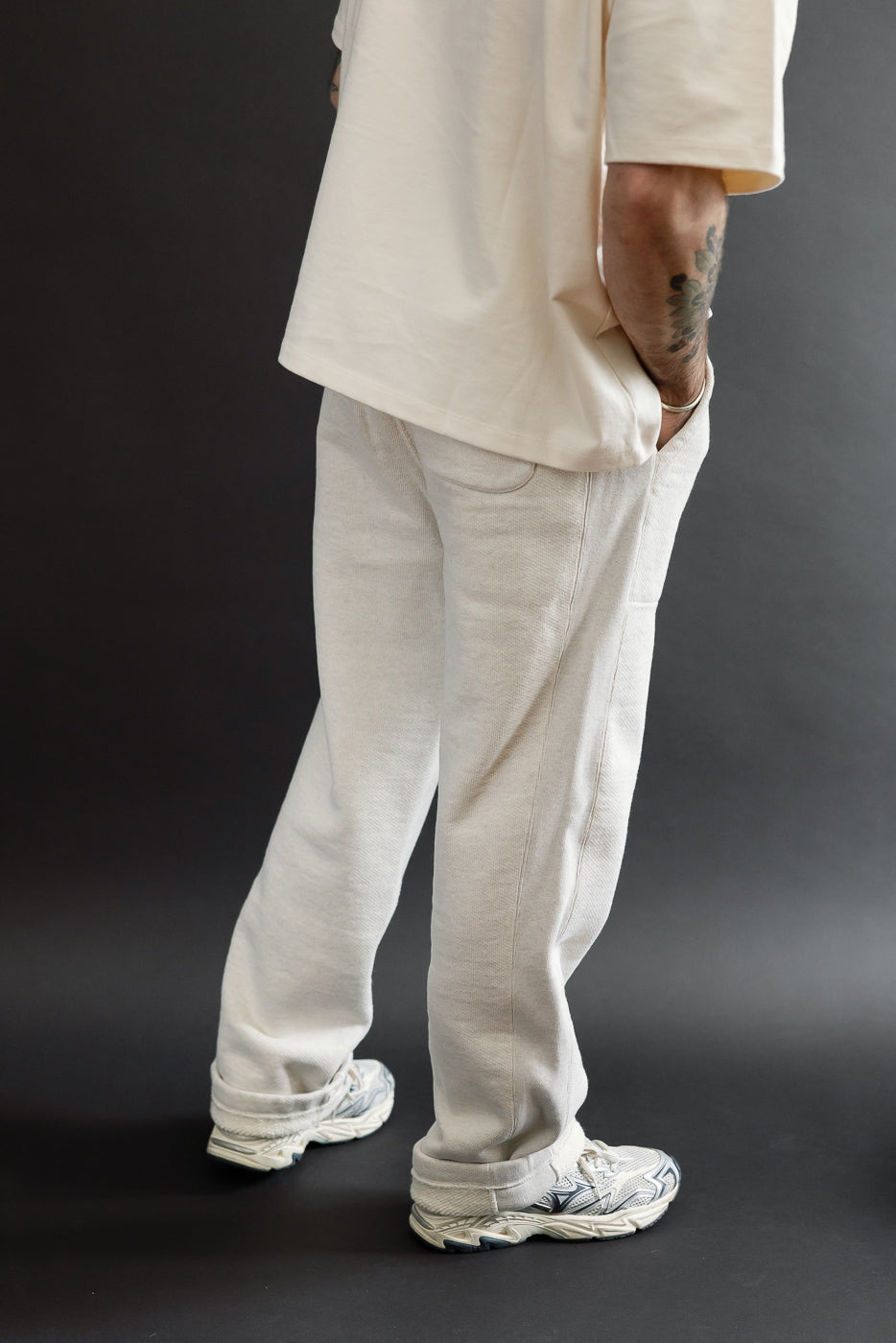 Full body side view of male model, 5'9