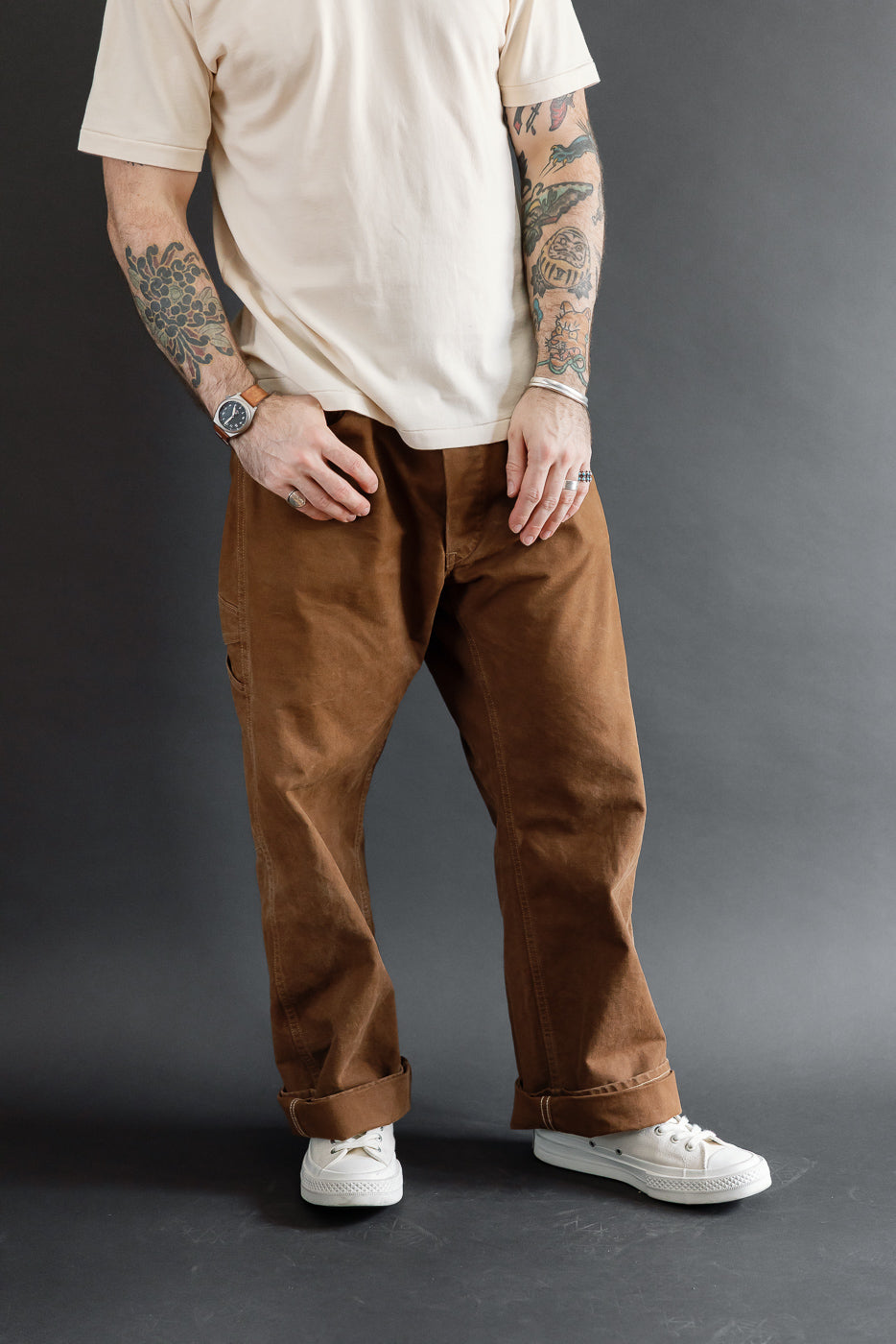 Full body front view of a male model, 5'9