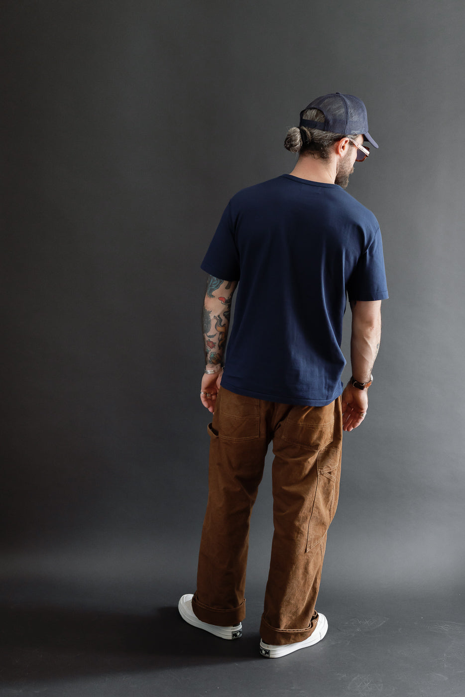 Back view of male model, 5'9