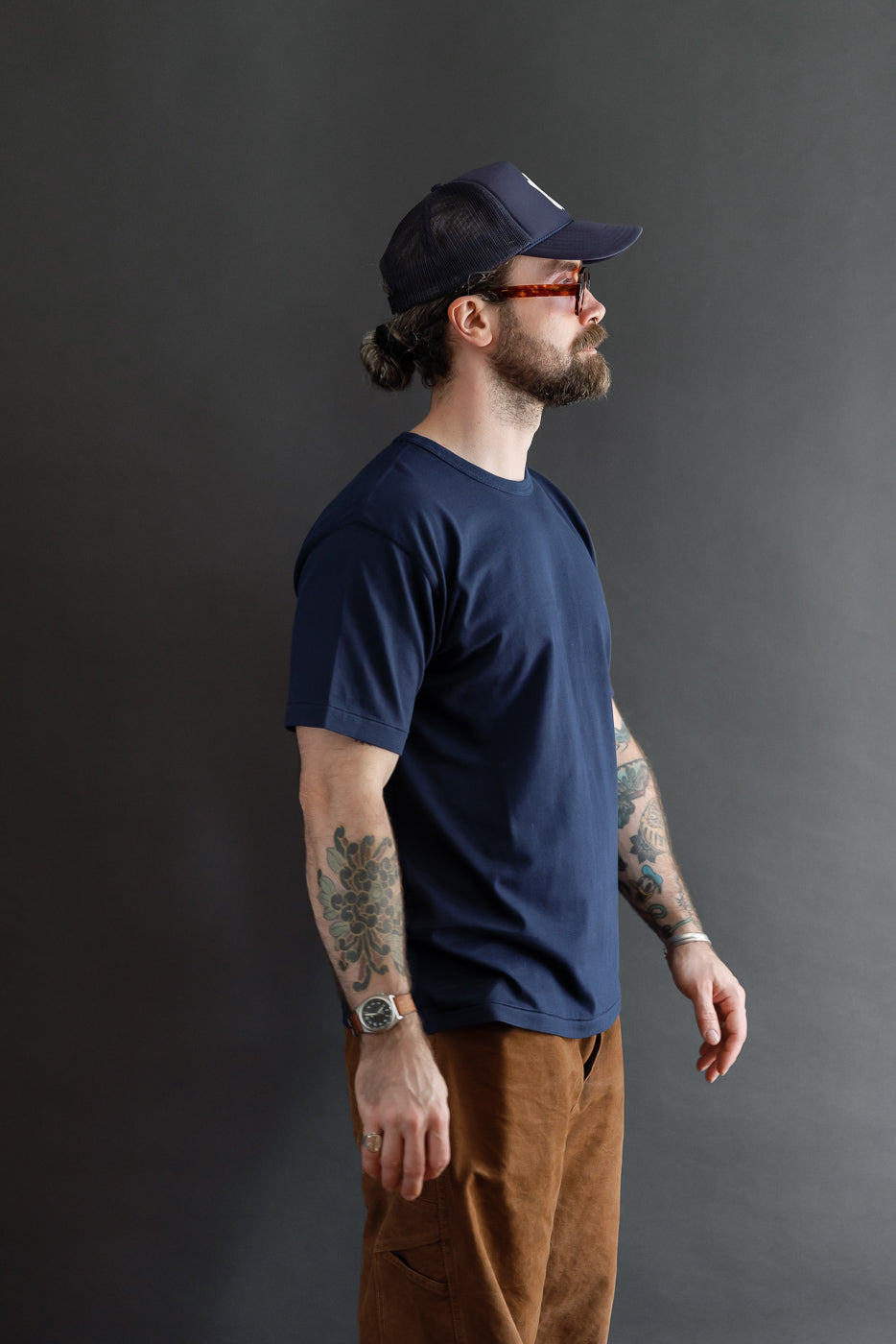 Profile view of a male model, 5'9