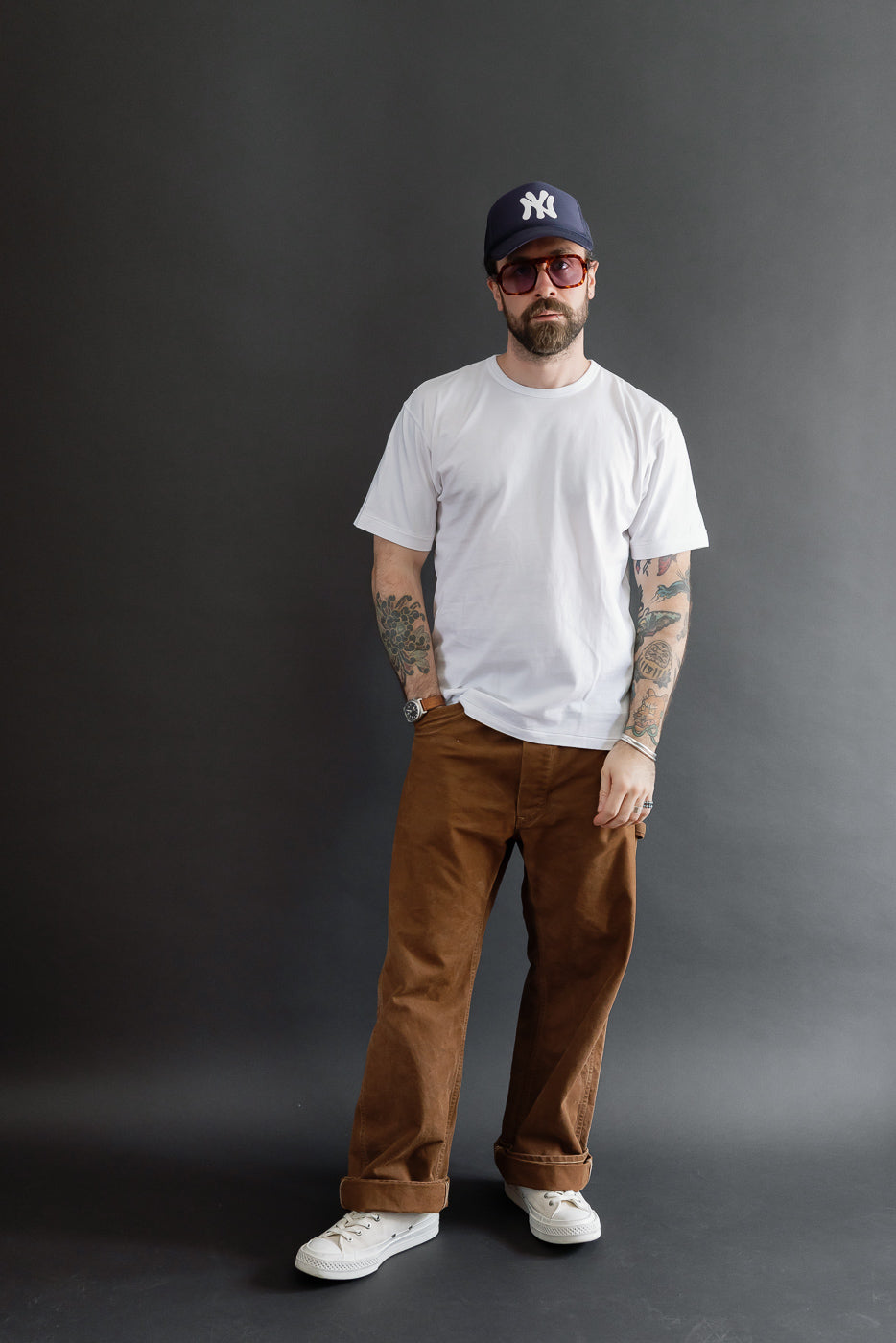 Full body front view: male model, 5'9