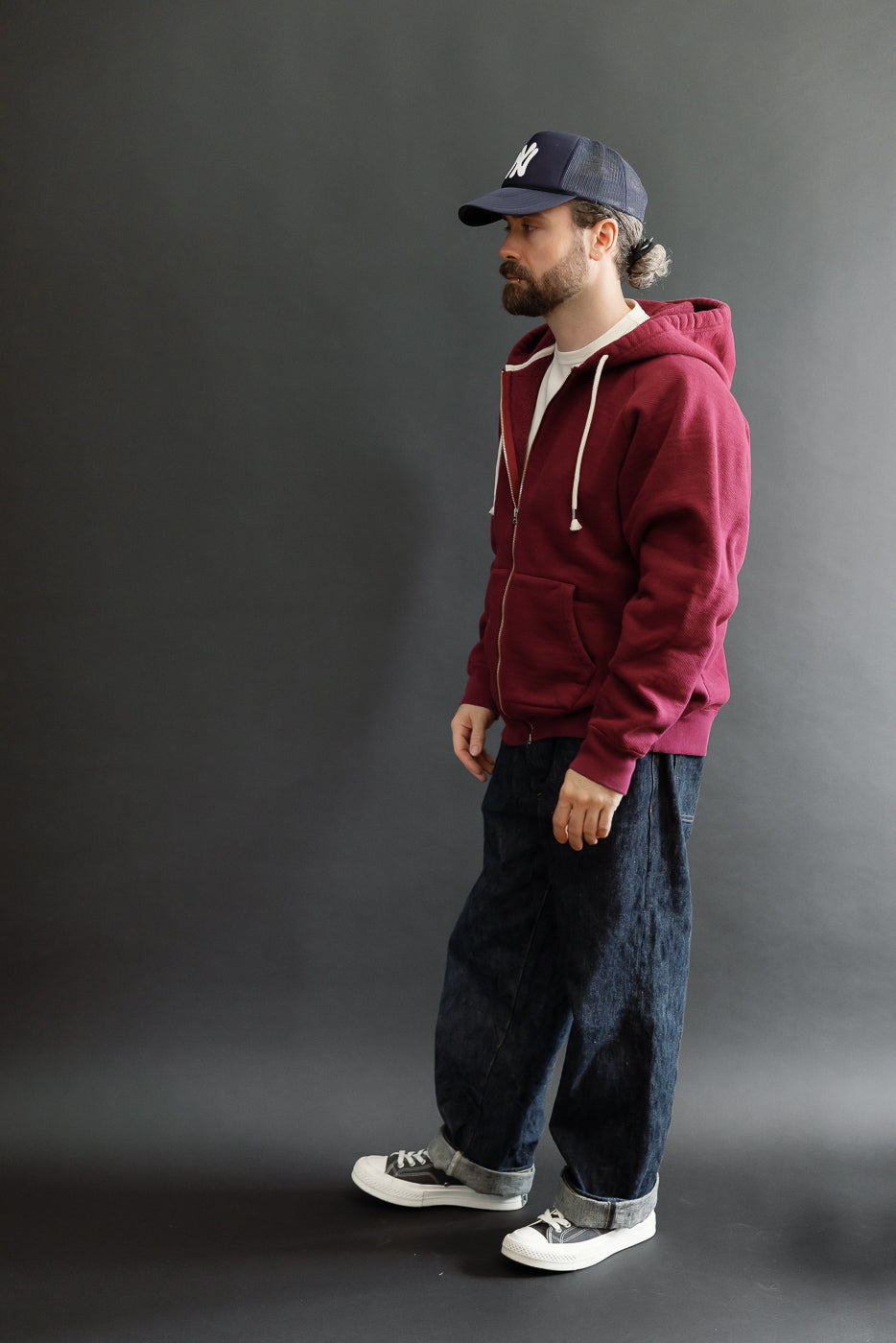 Full body profile view of a male model, 5'9