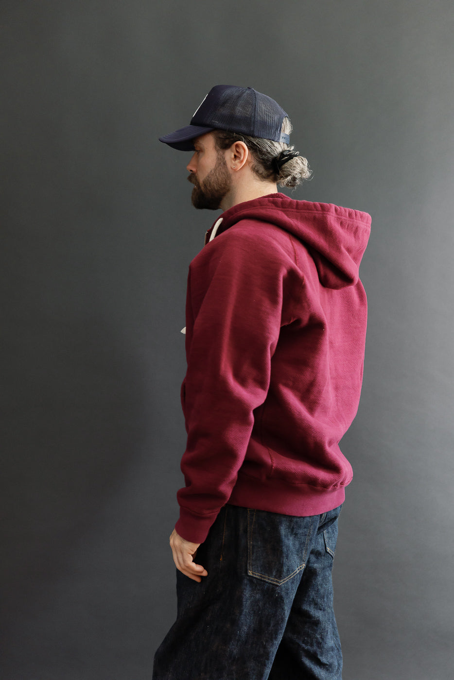Side profile of male model (5'9