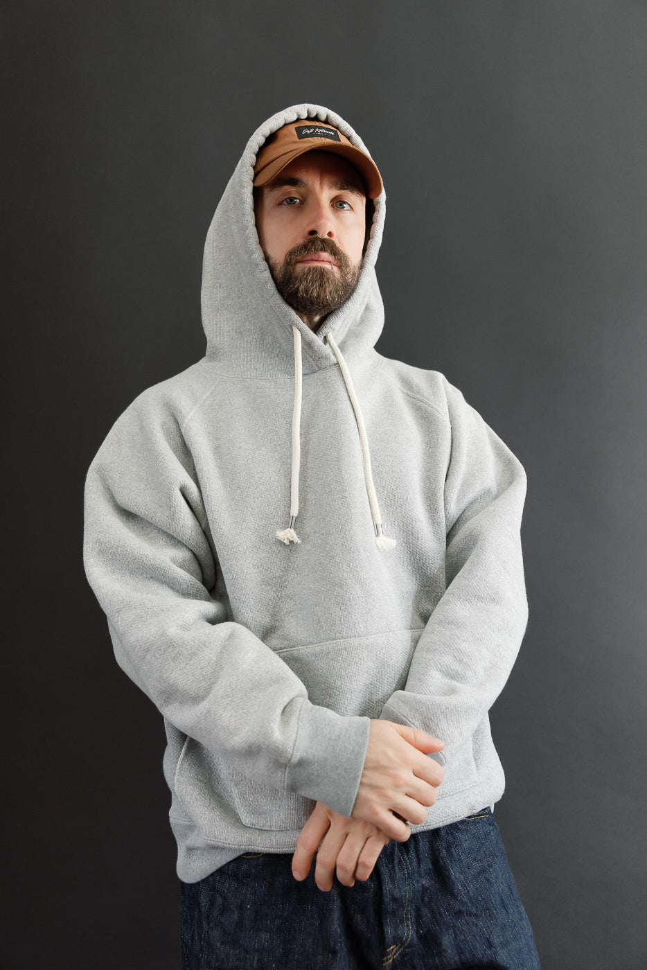Front view of a male model, 5'9