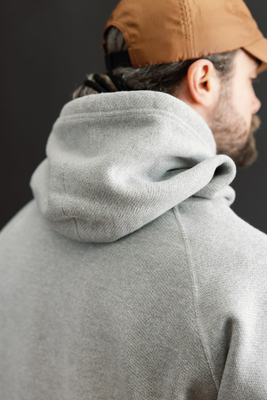 Close-up back view of a male model (5'9