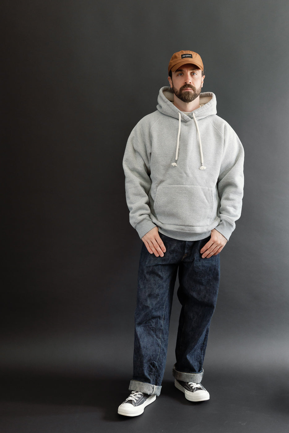 Full body front view: male model, 5'9