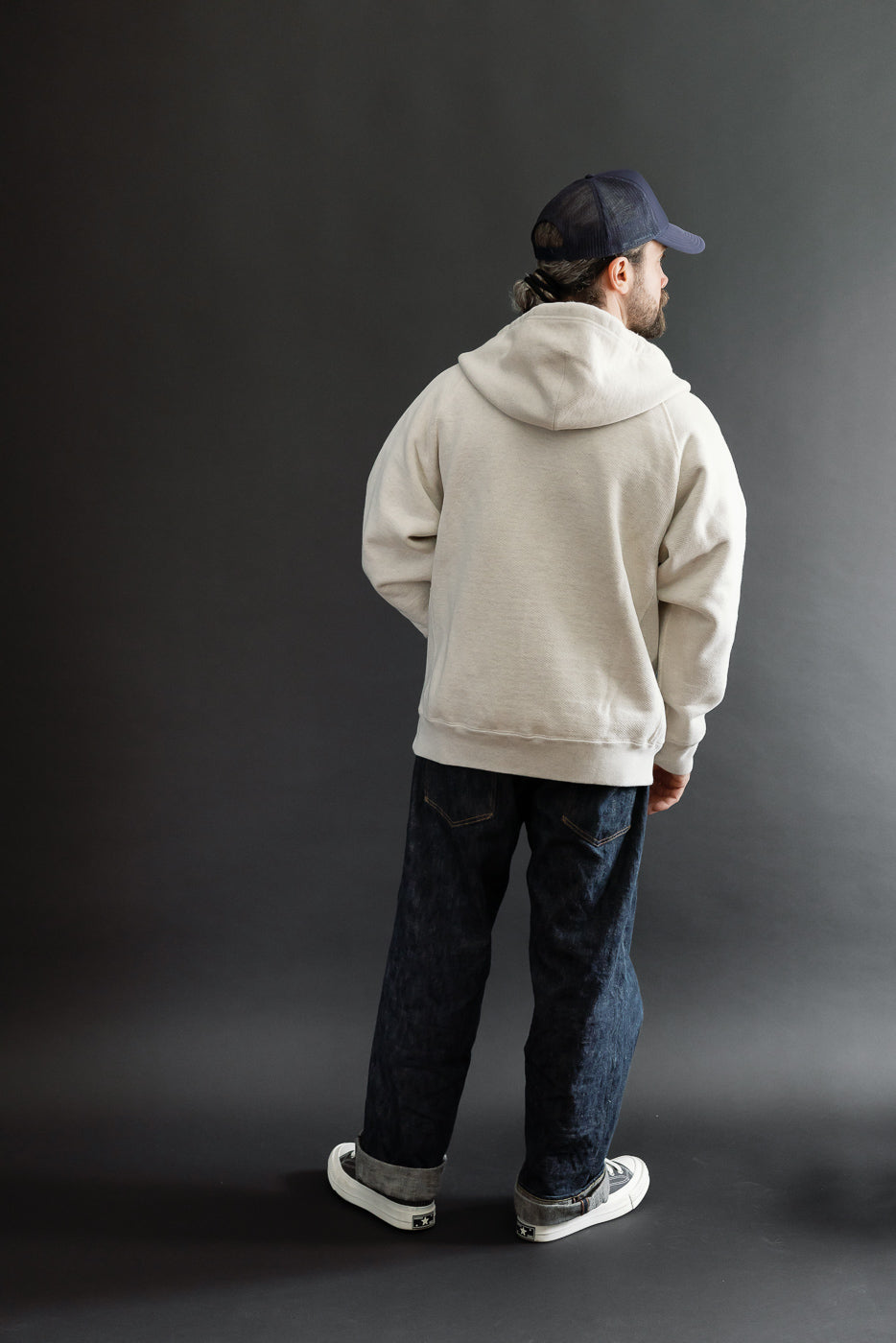 Full body back view of male model, 5'9