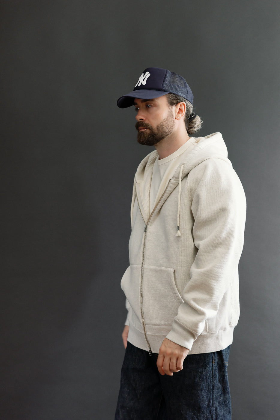 Side view of a male model, 5'9