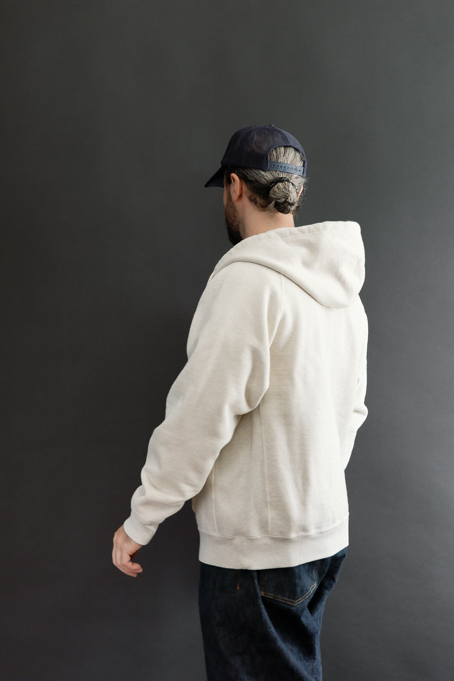 Back view of a male model, 5'9