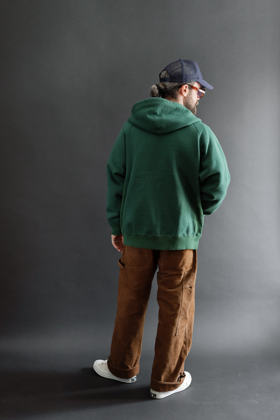 Full body back view of male model, 5'9