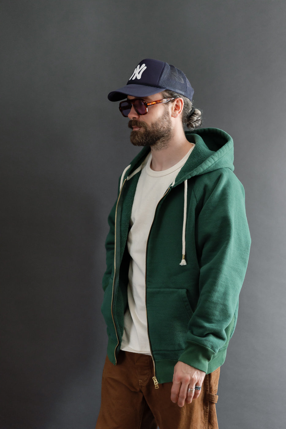 Full body, side view of a male model (5'9