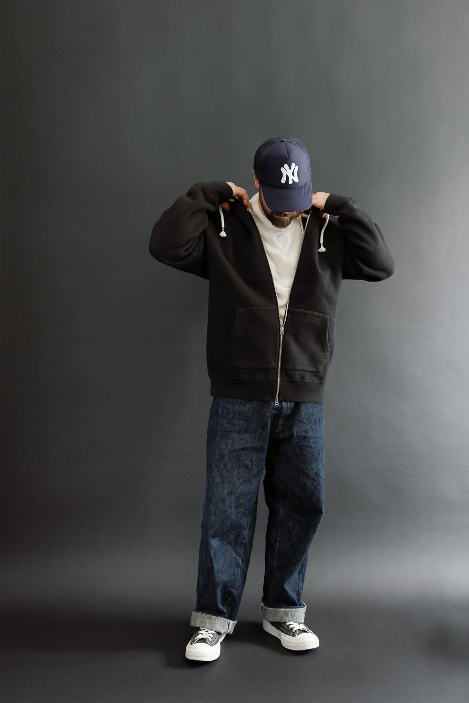 Full body front view of a 5'9