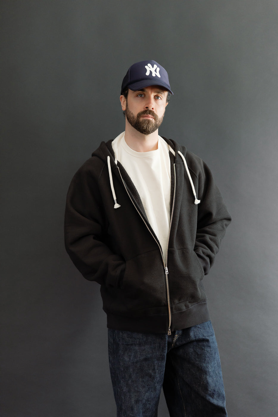 Front view of a male model, 5'9