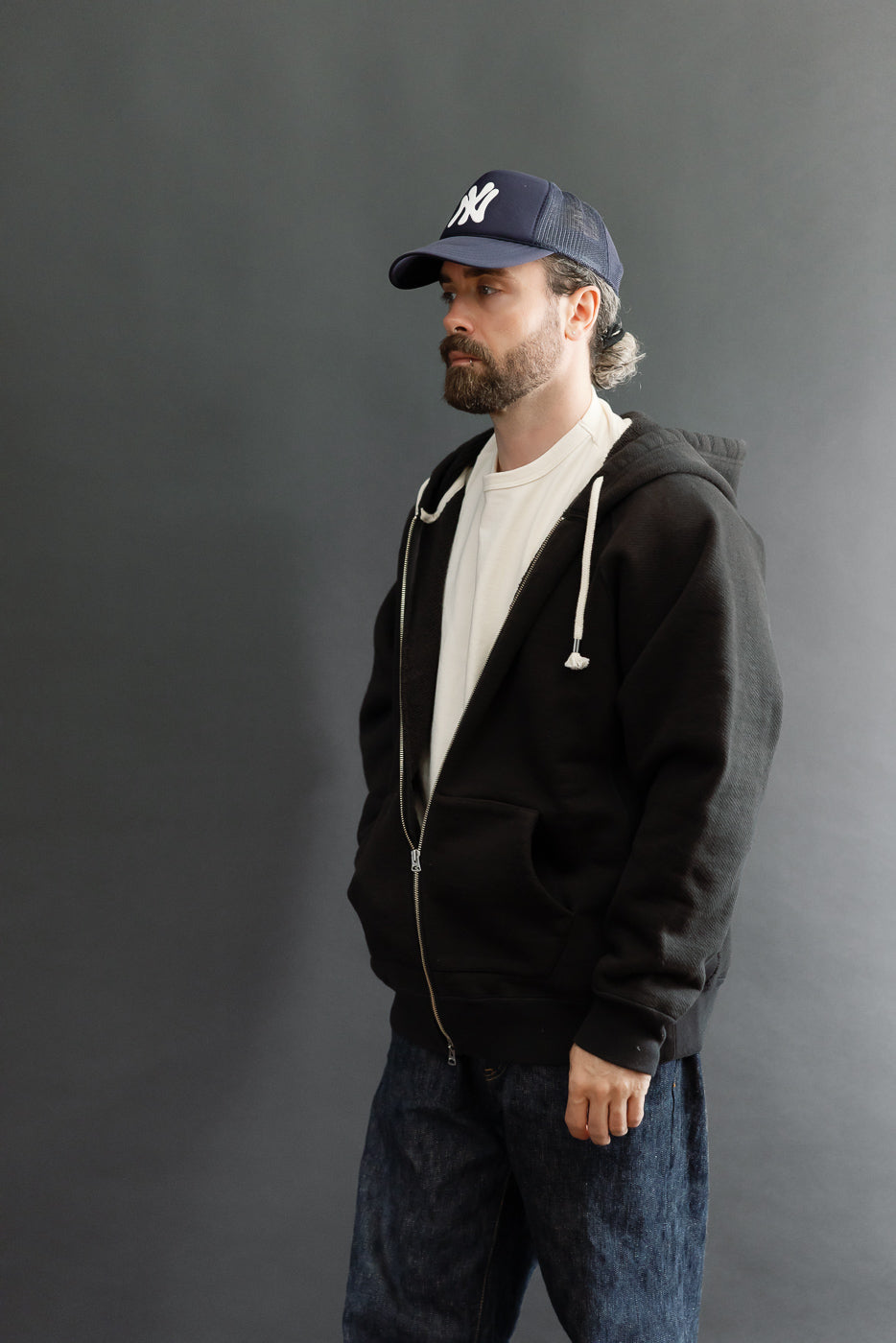 Side view of male model, 5'9
