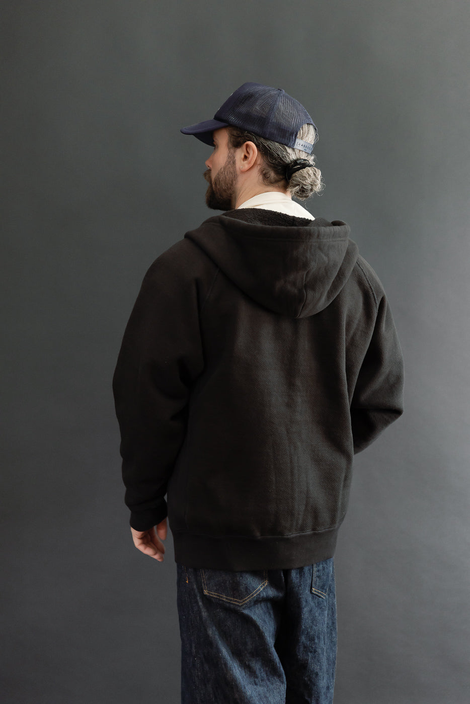 Back view of a male model, 5'9