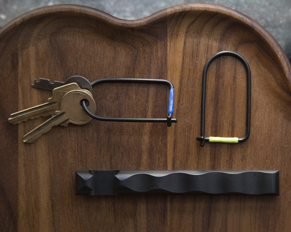 Wilson Keyring - Carbon Black Enameled - Blue